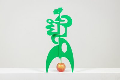 Antonine de Saint Pierre. Sculpture verte « Le baiser ». Contemporain. LS6245487Y