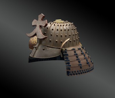 Elmo da guerra chiamato Kabuto e Maedaté tipo O-bashi Suji Bachi Giappone, periodo Edo 1603-1868