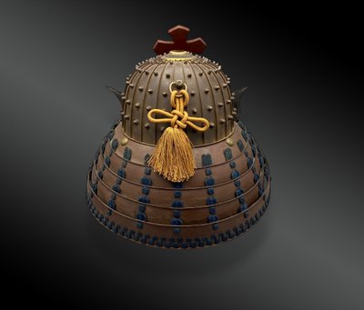 Elmo da guerra chiamato Kabuto e Maedaté tipo O-bashi Suji Bachi Giappone, periodo Edo 1603-1868