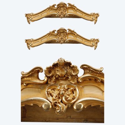 Importante paire de cantonnières de fenêtre en bois sculpté et doré