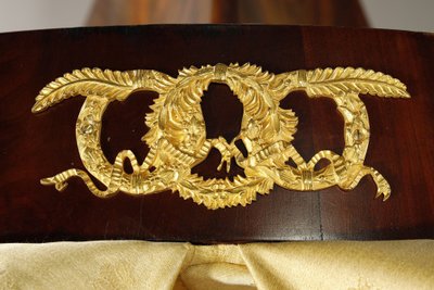 Grande letto a slitta in stile Impero e baldacchino 