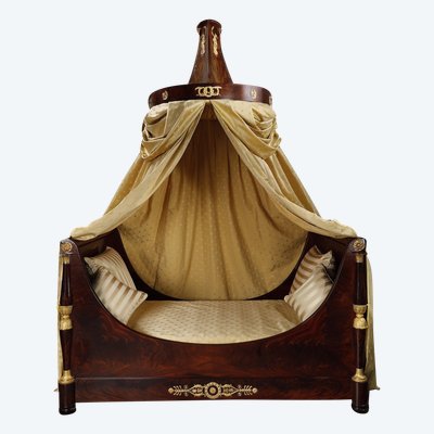 Grande letto a slitta in stile Impero e baldacchino 