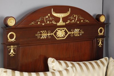 Empire-Bett mit Baldachin