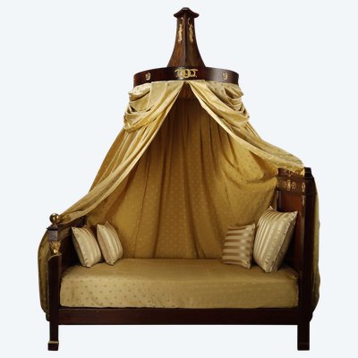 Empire-Bett mit Baldachin