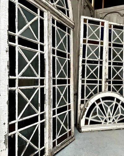 Double orangery door and its pair of colored glass bay windows