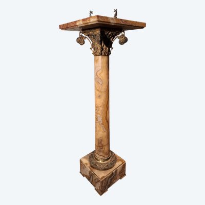 Säule aus Marmor und Bronze aus der Zeit des Jugendstils.