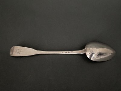 Cuillère à ragoût XVIIIe avec monogramme uniplat