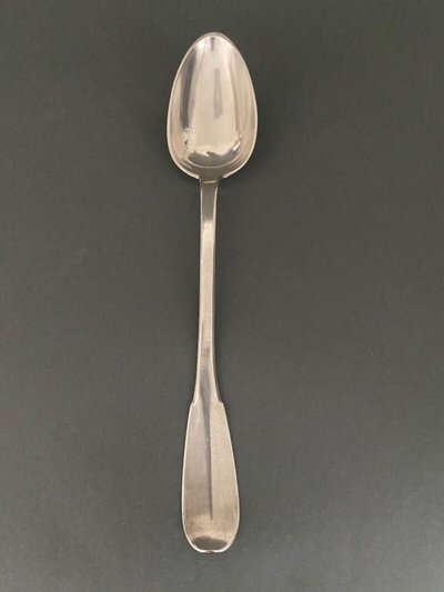 Cuillère à ragoût XVIIIe avec monogramme uniplat