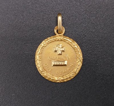 Augis Médaille d'Amour, 18 Karat Gold