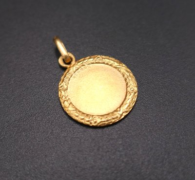 Augis Médaille d'Amour, 18 Karat Gold