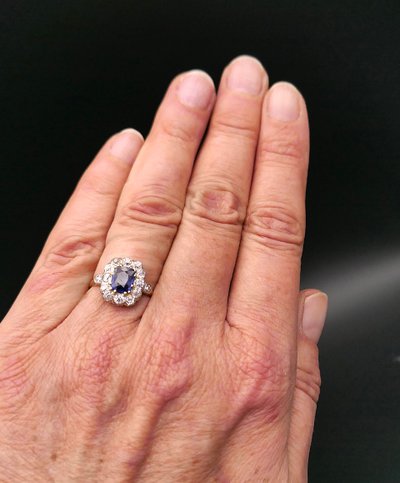 Bague Ornée d'Un Saphir Et Diamants, Or Et Platine.