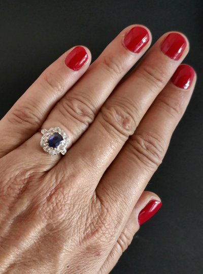 Bague Ornée d'Un Saphir Et Diamants, Or Et Platine.