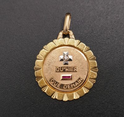 Médaille d'Amour Augis, Diamant, Or 18 Carats.