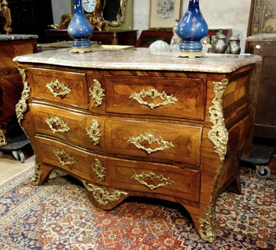 Commode tombeau estampillée Pierre Migeon