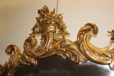 Grande specchio Luigi XV in stucco dorato XIX