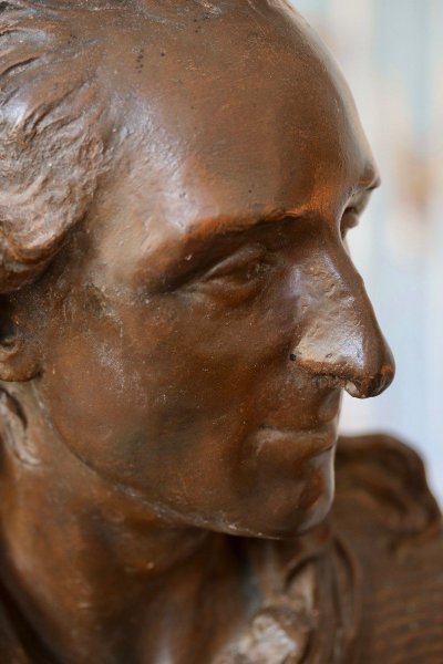 Busto in terracotta patinata probabilmente rappresentante Beaumarchais