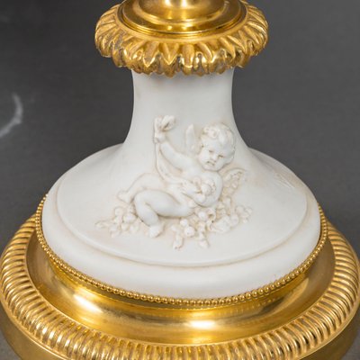 Une paire de vases en biscuit de sèvres montés en lampes, XIXème siècle 