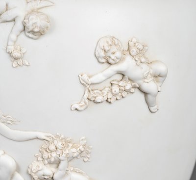 Une paire de vases en biscuit de sèvres montés en lampes, XIXème siècle 