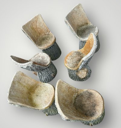 Suite De Six Chaises De Jardin En Ciment Imitant Le Bois Naturel Tronc D'arbre Circa 1950