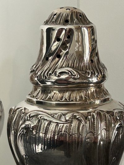 Paire De Saupoudreuses En Argent Massif De Style Louis XV Minerve - Saupoudreuse - Saupoudroir