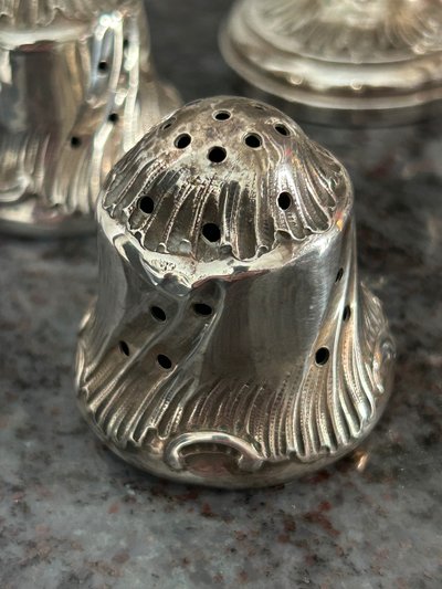 Paire De Saupoudreuses En Argent Massif De Style Louis XV Minerve - Saupoudreuse - Saupoudroir