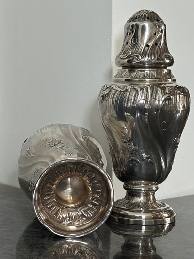 Paire De Saupoudreuses En Argent Massif De Style Louis XV Minerve - Saupoudreuse - Saupoudroir