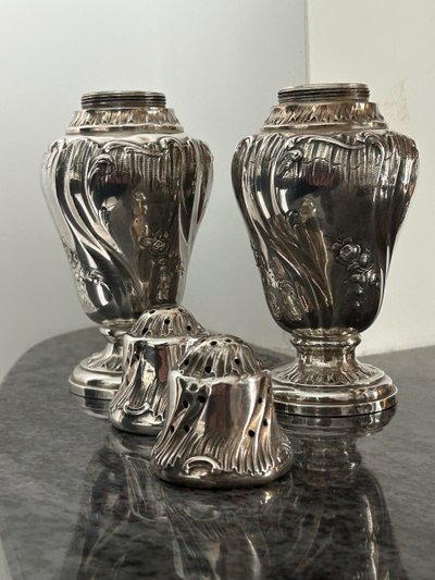 Paire De Saupoudreuses En Argent Massif De Style Louis XV Minerve - Saupoudreuse - Saupoudroir