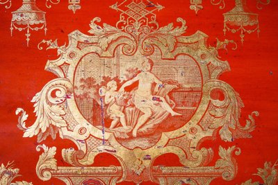 Coppia di scatole da toilette in vernice rossa e oro