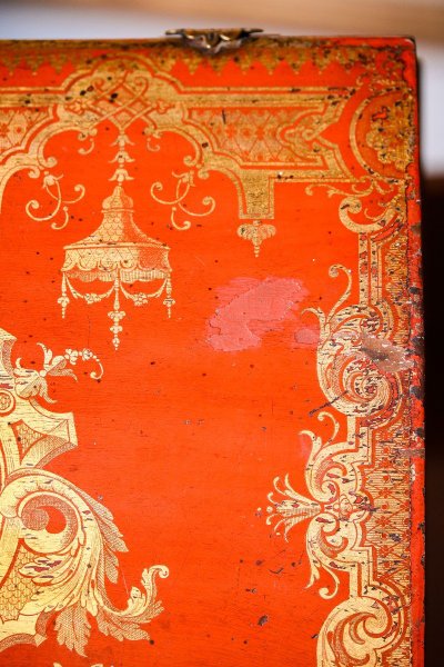 Coppia di scatole da toilette in vernice rossa e oro