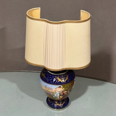 Lampe antique en porcelaine royale de Vienne peinte