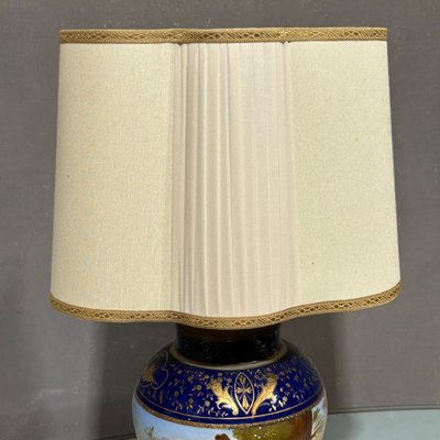 Lampe antique en porcelaine royale de Vienne peinte