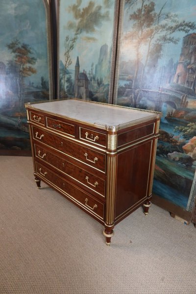 Commode Louis XVI époque XVIIIème siècle.