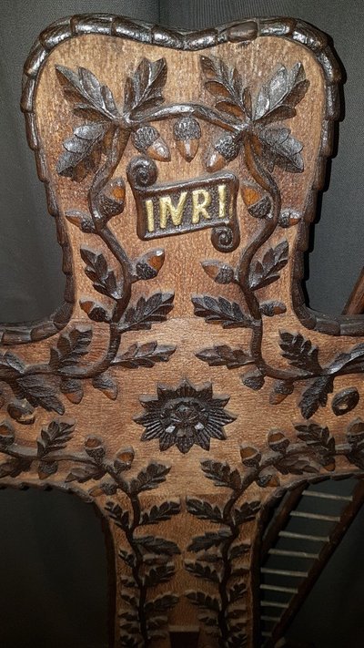 Grande Croix De Forêt Noire Sculptée