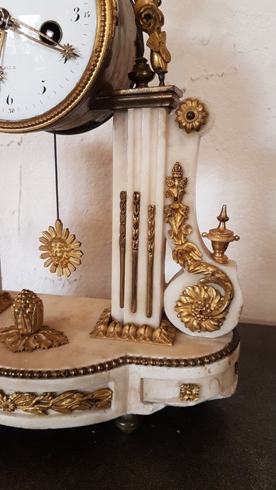 Louis XVI Portikusuhr - 18. Jahrhundert