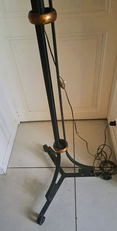 Wohnzimmer-Stehlampe im neoklassizistischen Stil "Maison JANSEN", eine Flamme und drei Kerzen