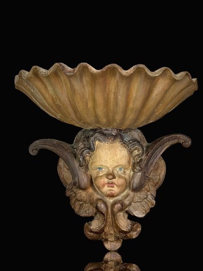 COPPIA DI SGABELLI IN GESSO PATINA DEL XIX SECOLO CON DECORO A FORMA DI ALATO