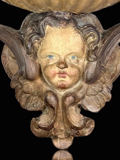 COPPIA DI SGABELLI IN GESSO PATINA DEL XIX SECOLO CON DECORO A FORMA DI ALATO