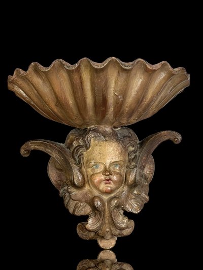 COPPIA DI SGABELLI IN GESSO PATINA DEL XIX SECOLO CON DECORO A FORMA DI ALATO