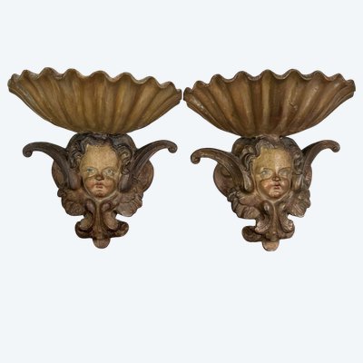 COPPIA DI SGABELLI IN GESSO PATINA DEL XIX SECOLO CON DECORO A FORMA DI ALATO