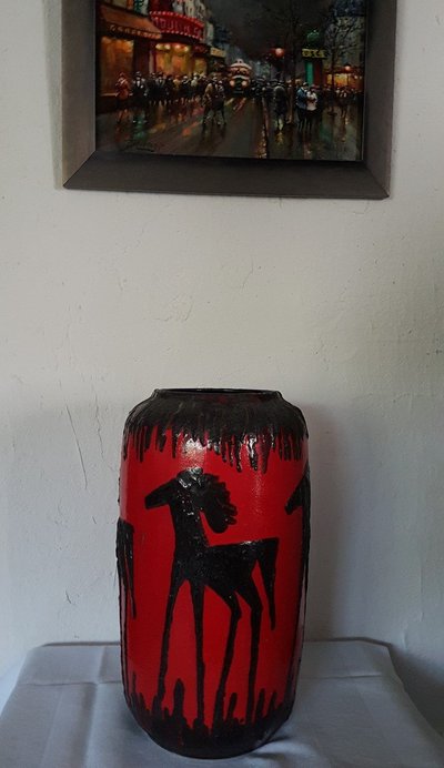Large ceramic pottery vase from Scheurich, Germany, with a horse motif.