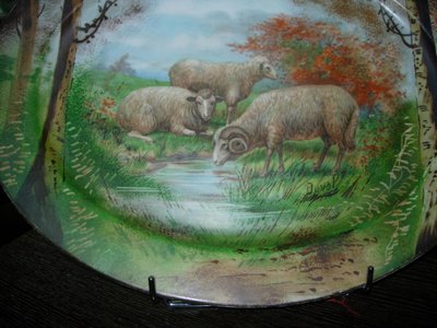 2 Grands Plats En Porcelaine Peints Décor Animalier