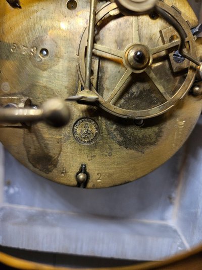 Pendule Sous Globe En Albâtre Et Bronze Doré  époque Napoléon  III