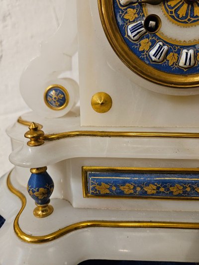 Pendule Sous Globe En Albâtre Et Bronze Doré  époque Napoléon  III