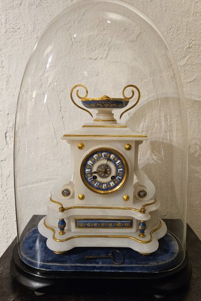 Pendule Sous Globe En Albâtre Et Bronze Doré  époque Napoléon  III
