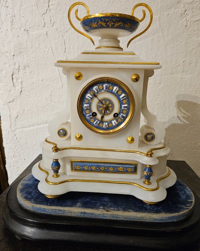 Pendule Sous Globe En Albâtre Et Bronze Doré  époque Napoléon  III