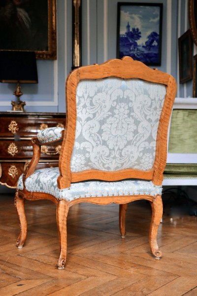 Pair Of Carved And Moulded Beech Armchairs A La Reine
