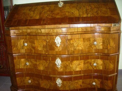 Commode scriban Galbée Noyer époque LXIV
