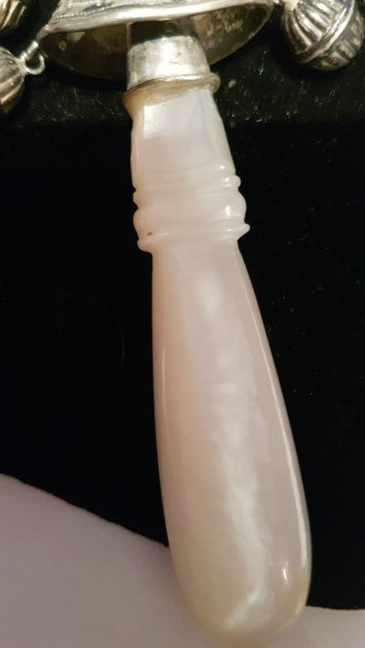 Sonaglio da infermiera in argento - Manico in madreperla - XIX secolo
