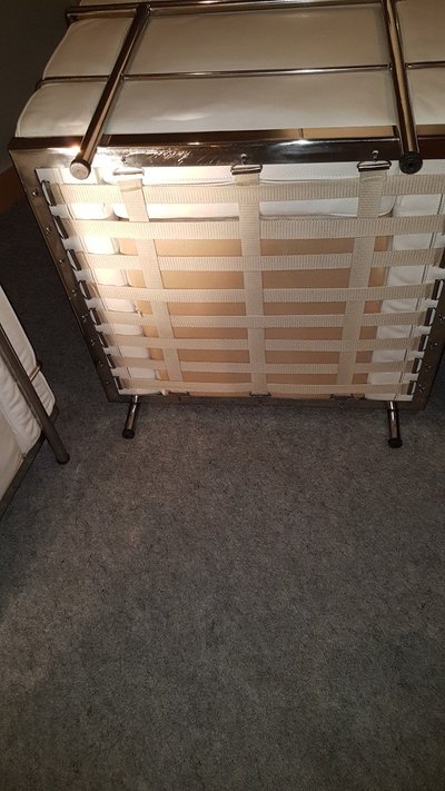 Paire De Fauteuils En Cuir Blanc Le Corbusier  Modèle Original Lc2