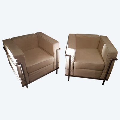 Paire De Fauteuils En Cuir Blanc Le Corbusier  Modèle Original Lc2